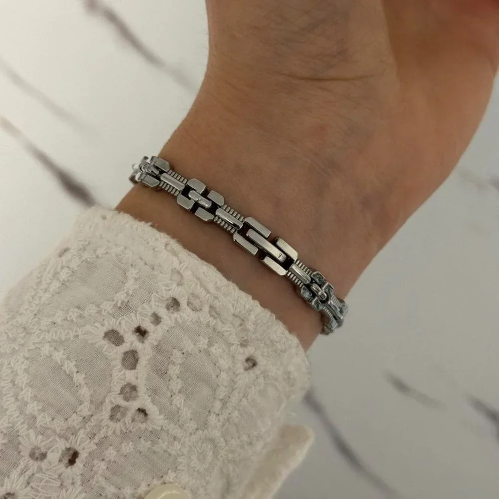 Sku:0409 cute silver mini watch metal bracelet vintage style +‎ in a gift box